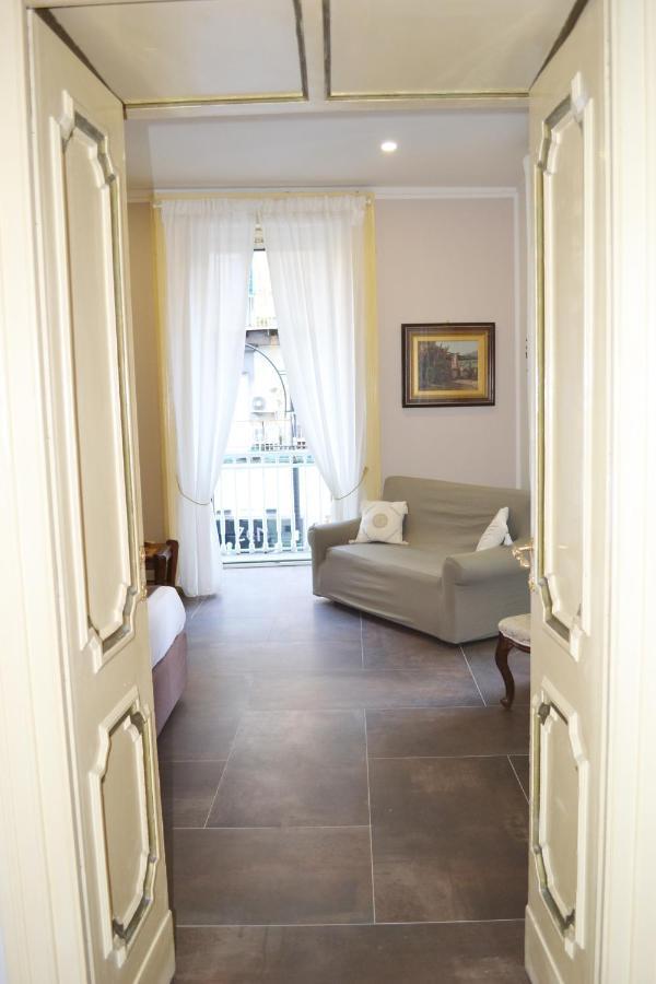 Questo Rinascimento Casa Newman Naples Exterior photo