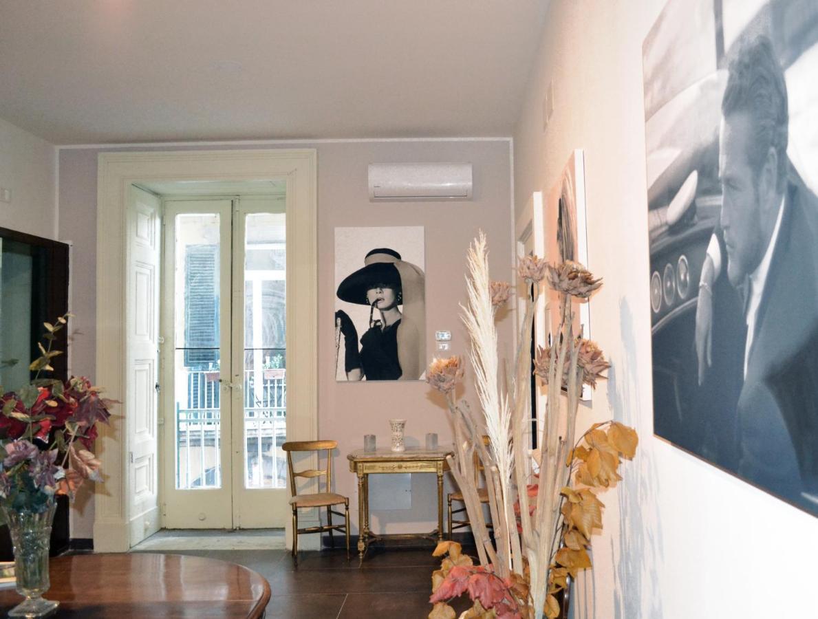 Questo Rinascimento Casa Newman Naples Exterior photo
