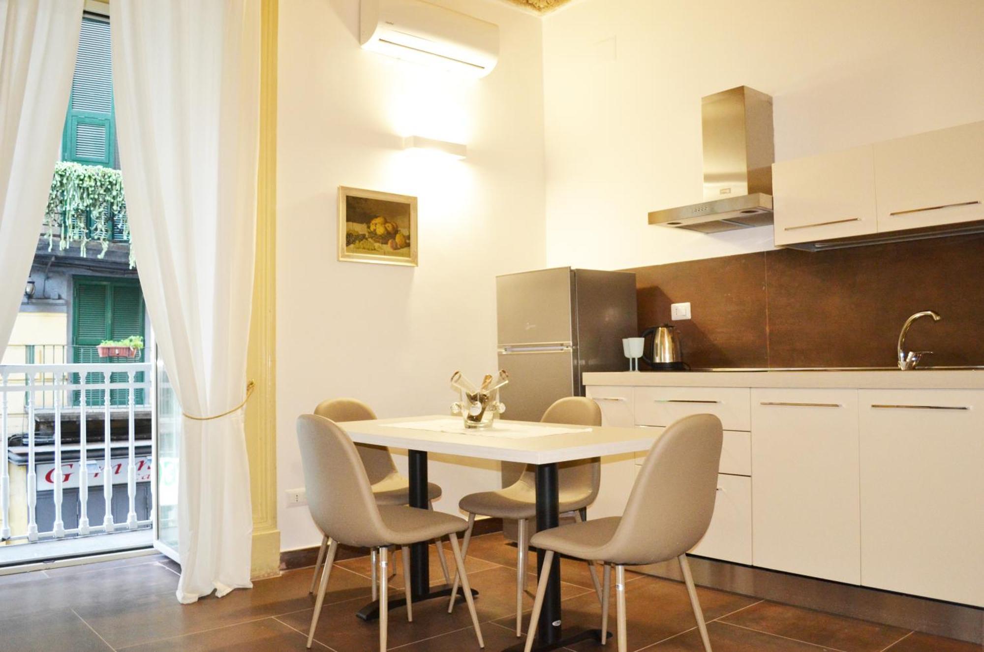 Questo Rinascimento Casa Newman Naples Exterior photo